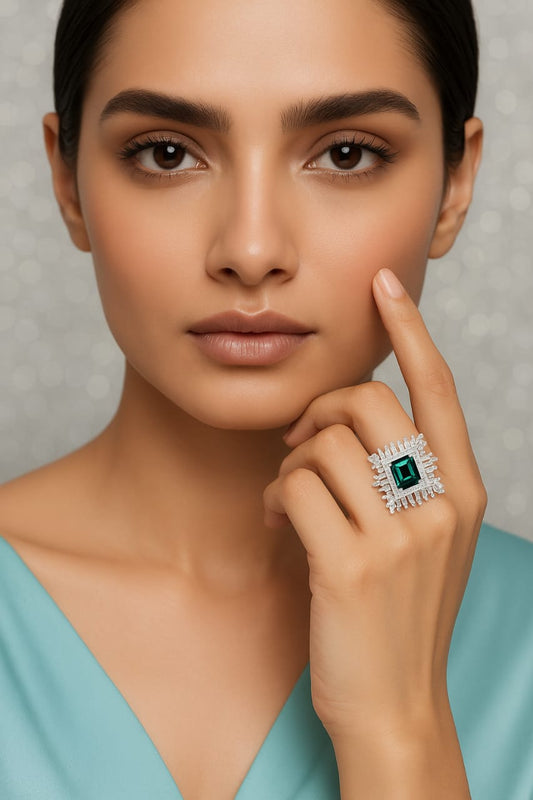 Emerald Majesty Statement Ring – Enchanting Green Radiance Framed in Sparkling Brilliance"